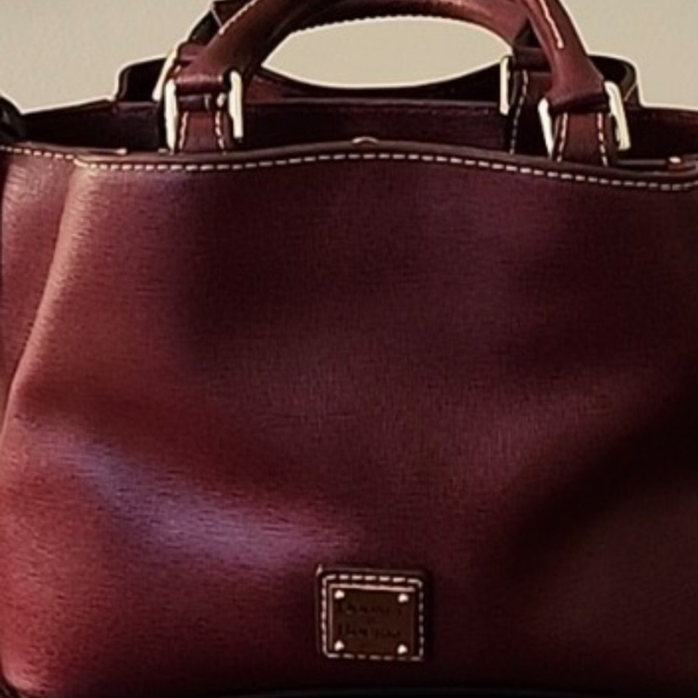 Dooney & Bourke Saffiano Burgundy Satchel Crossbody Large Barlow - Picture 3 of 10